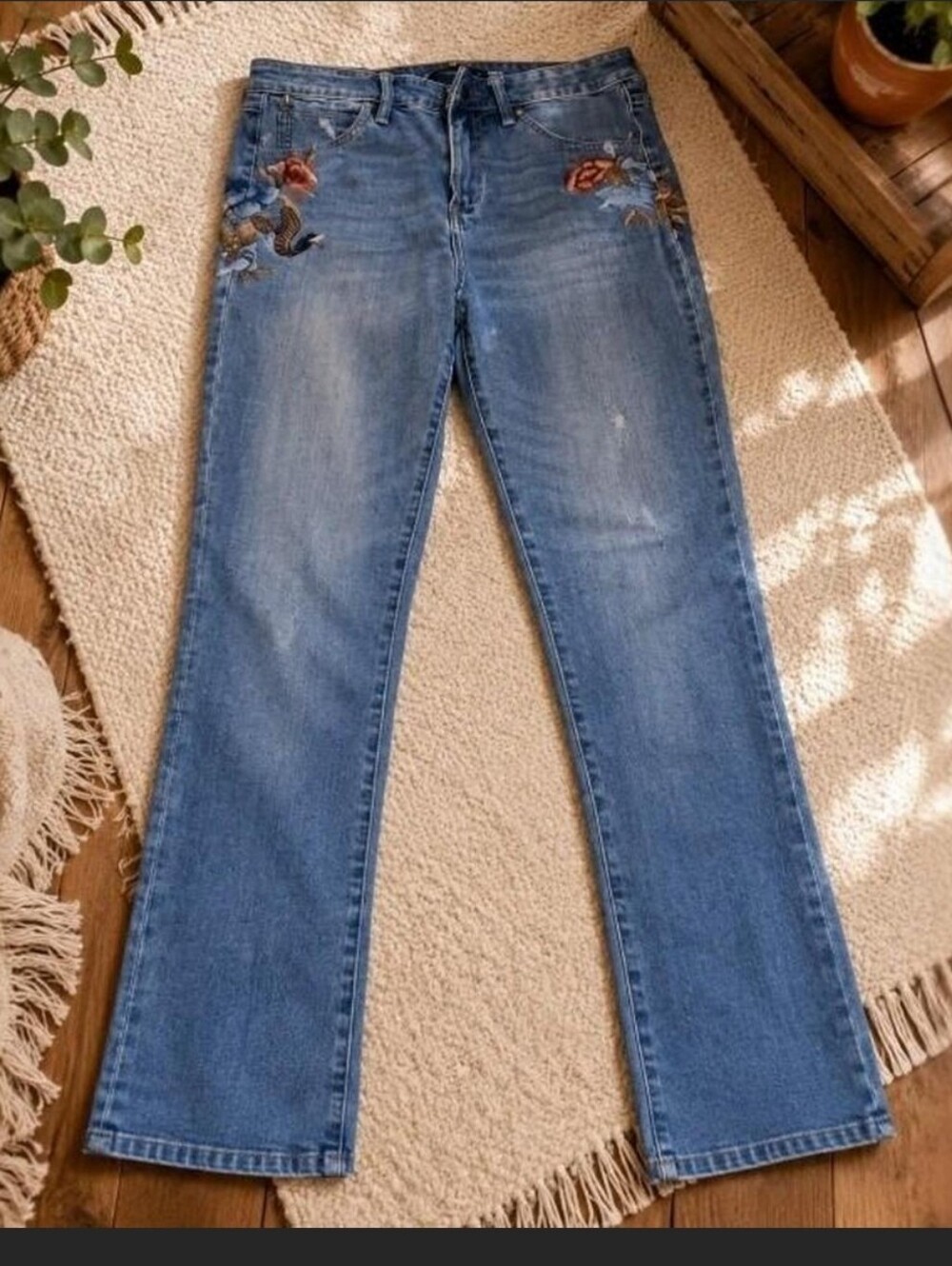Abercrombie & Fitch ~ Embroidered Distressed High Rise Jeans – Size 26